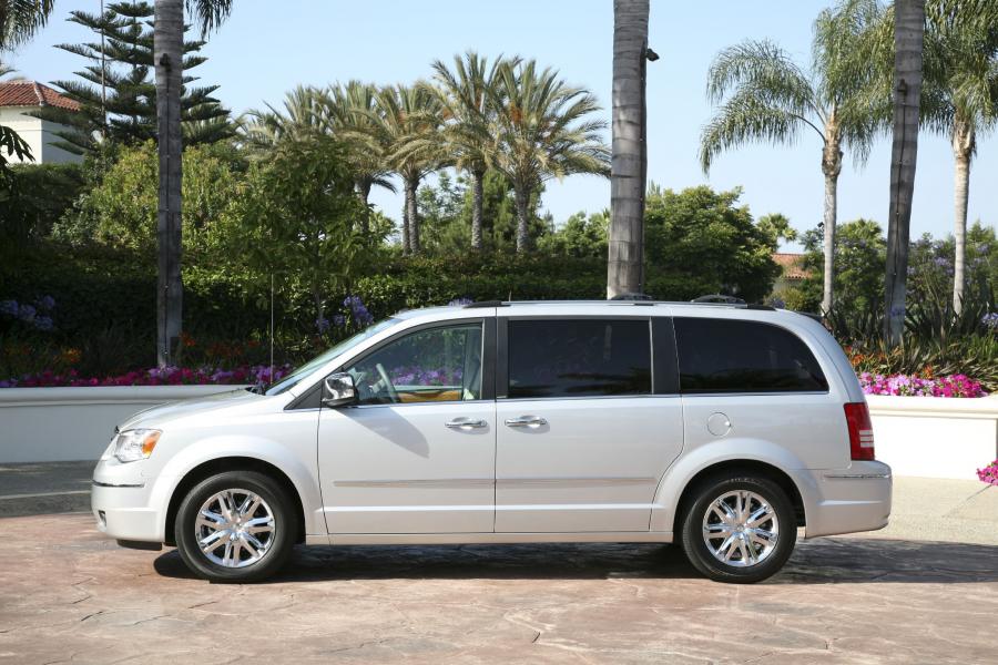  Chrysler Town & Country 2008 года  (фото 29 из 69)